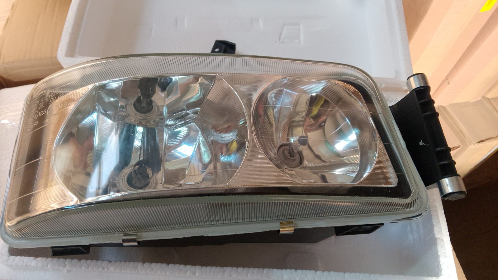 81251016638 Óptico Derecho MAN TGS uso Parachoques de Acero Faenero año 2017 regulación manual, Origen ASIA Ref. 81.25101-6638